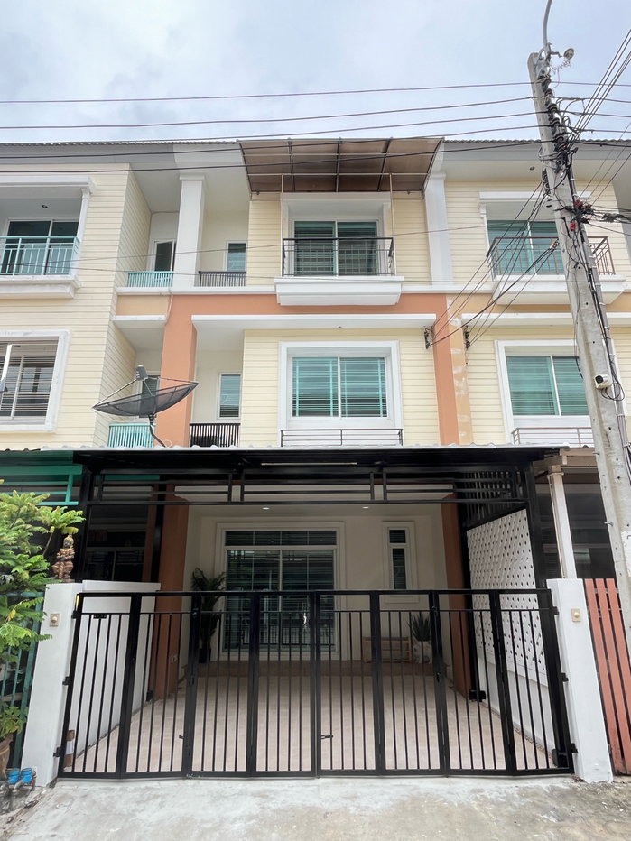 รูป 🏡✨ ให้เช่าทาวน์โฮม 3 ชั้น – แกรนดิตี้ สาธุประดิษฐ์ 2 บ้านหลังใหญ่ ทำเลใจกลางเมือง เดินทางสะดวก เหมาะสำหรับอยู่อาศัยหรือทำ Home Office - รูปที่ 1/16
