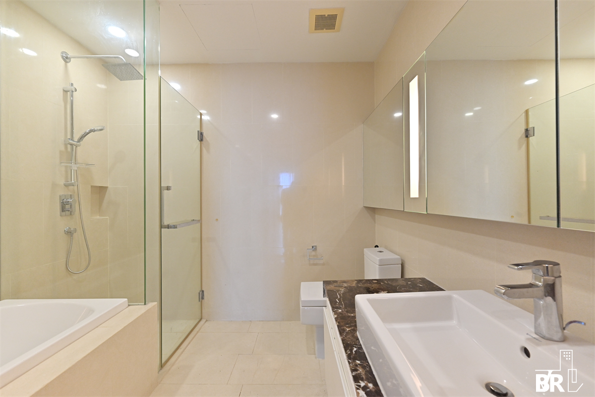 รูป สะดวกสบายกับไลฟ์สไตล์สุด Luxury ไฮด์ สุขุมวิท 13 ใกล้ BTS สถานีอโศก - รูปที่ 4/10
