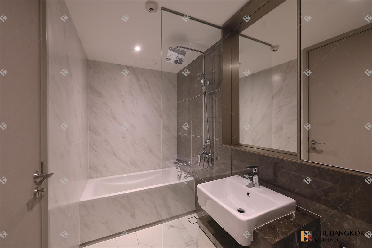 picture Fynn Asoke near BTS Asok Fits All Lifestyles - 5/10