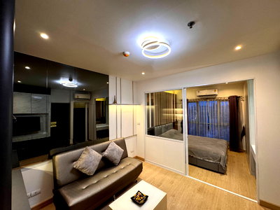Condos for rent : Newly Renovated 1-Bed Condo for Rent – The Leaf Pattanakarn (High Floor, City View)