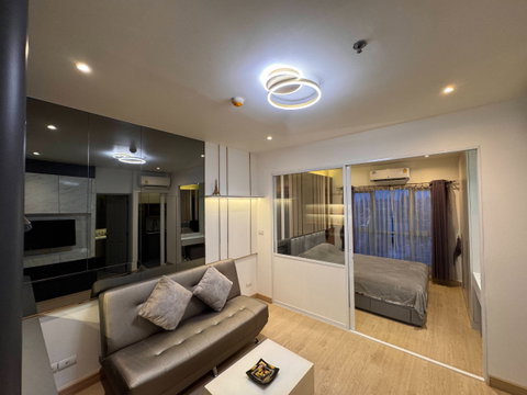 Newly Renovated 1-Bed Condo for Rent – The Leaf Pattanakarn (High Floor, City View)
