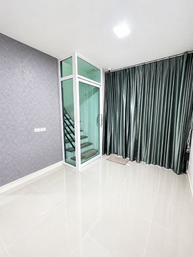 ขายทาวน์โฮม 3 ห้องนอน 111 ตร.ม. 17.9 ตร.ว. สิริ เพลส พหลโยธิน 52