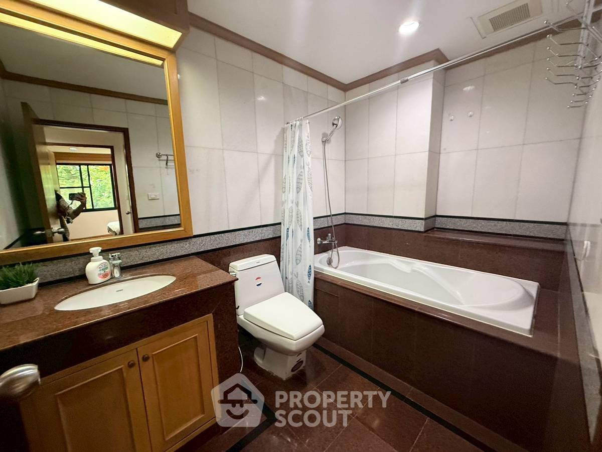 picture 1-BR 71 Sqm Condo For Rent Supreme Ville Condominium Near MRT Khlong Toei (ID 2866358) - 15/16