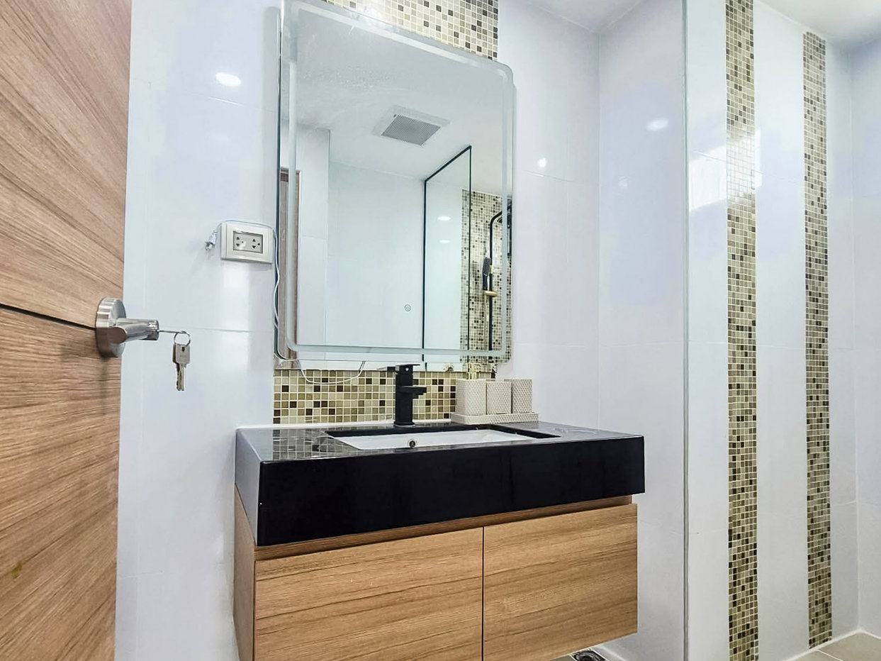 picture Pool View Condo for Sale Paradise Park Jomtien Pattaya - 9/12