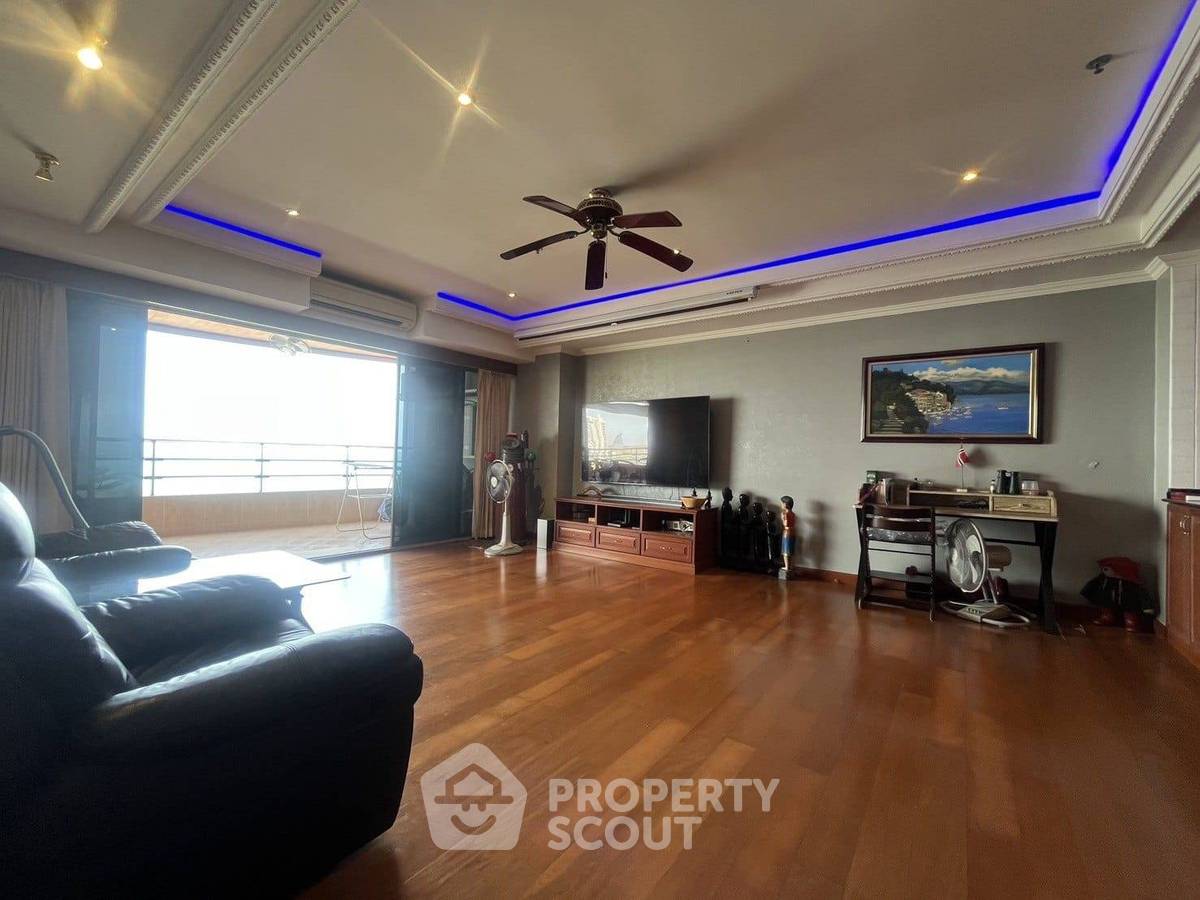 picture 2-BR Condo For Sale At View Talay 3, Pratumnak High-Floor 17 (ID 3139552) - 5/10