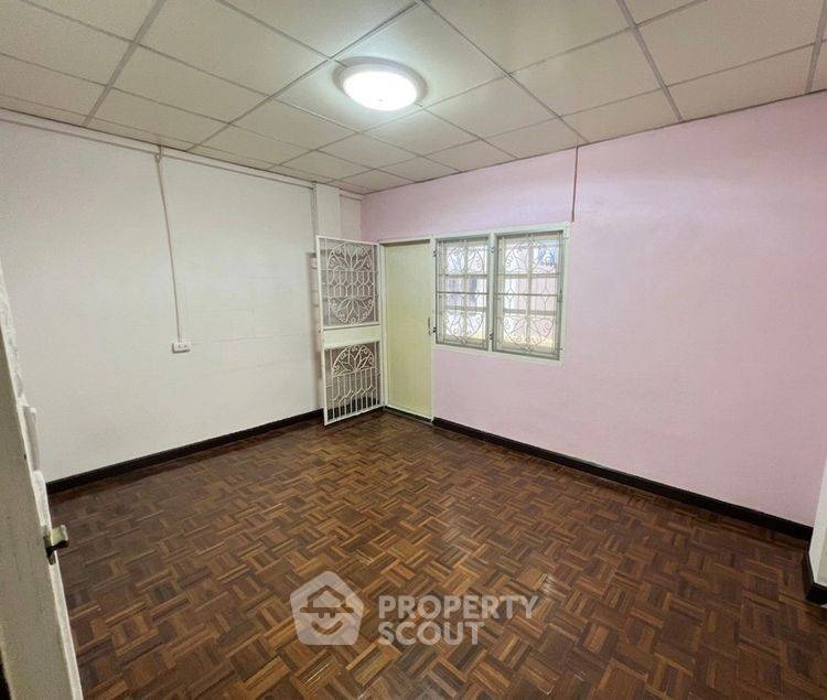 รูป ทาวน์เฮ้าส์ 4 ห้องนอน เลี้ยงสัตว์ได้ ขาย พิบุล การ์เดน วิลล์ ใกล้สวนย่า (ID 3123699) - รูปที่ 10/17