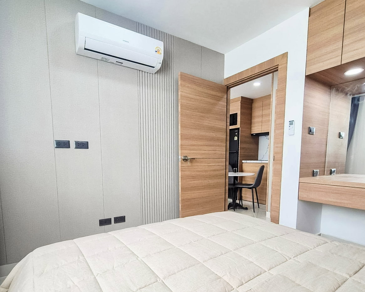 picture Pool View Condo for Sale Paradise Park Jomtien Pattaya - 8/12