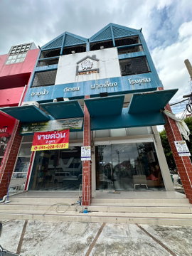 Corner commercial unit in Muang Thong Thani, near Beehive, opposite Sukhothai Thammathirat Open University.