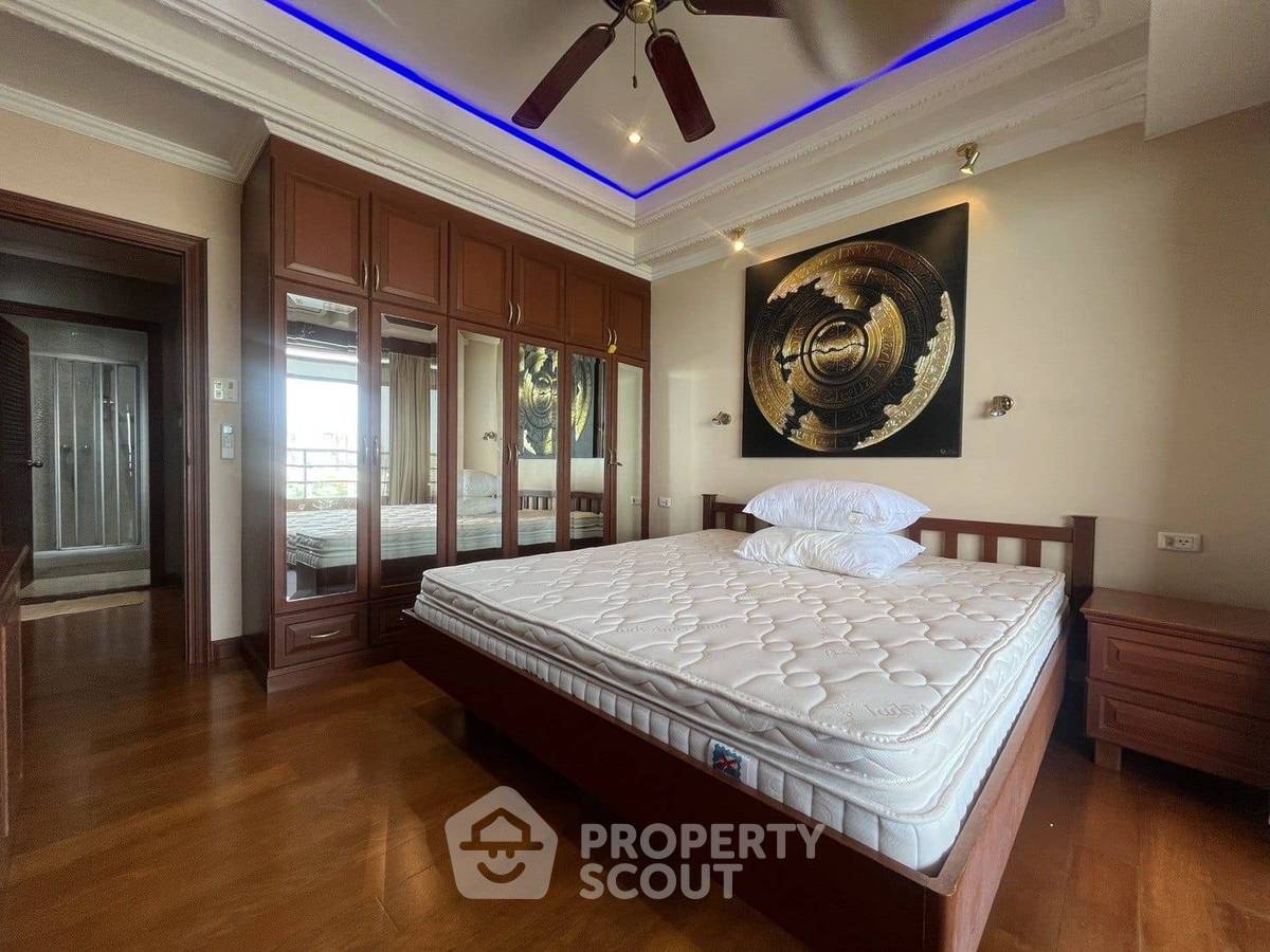 picture 2-BR Condo For Sale At View Talay 3, Pratumnak High-Floor 17 (ID 3139552) - 6/10