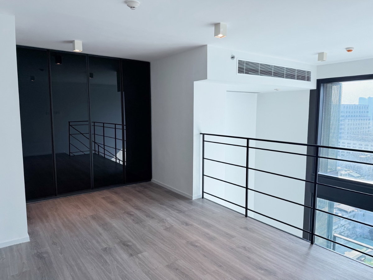 picture RARE FIND: 1BR DUPLEX @ THE LOFTS SILOM – ONLY 12MB - 4/31