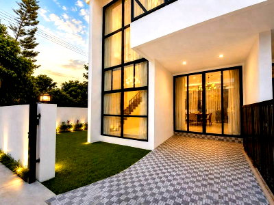 Townhouses for rent Bang Lamung Chonburi : Dog-Friendly Corner Townhome for Rent North Pattaya