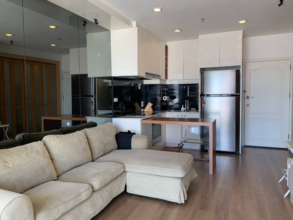 picture Condo For Rent 2 Bedrooms at Sathorn House near BTS Surasak - 3/10