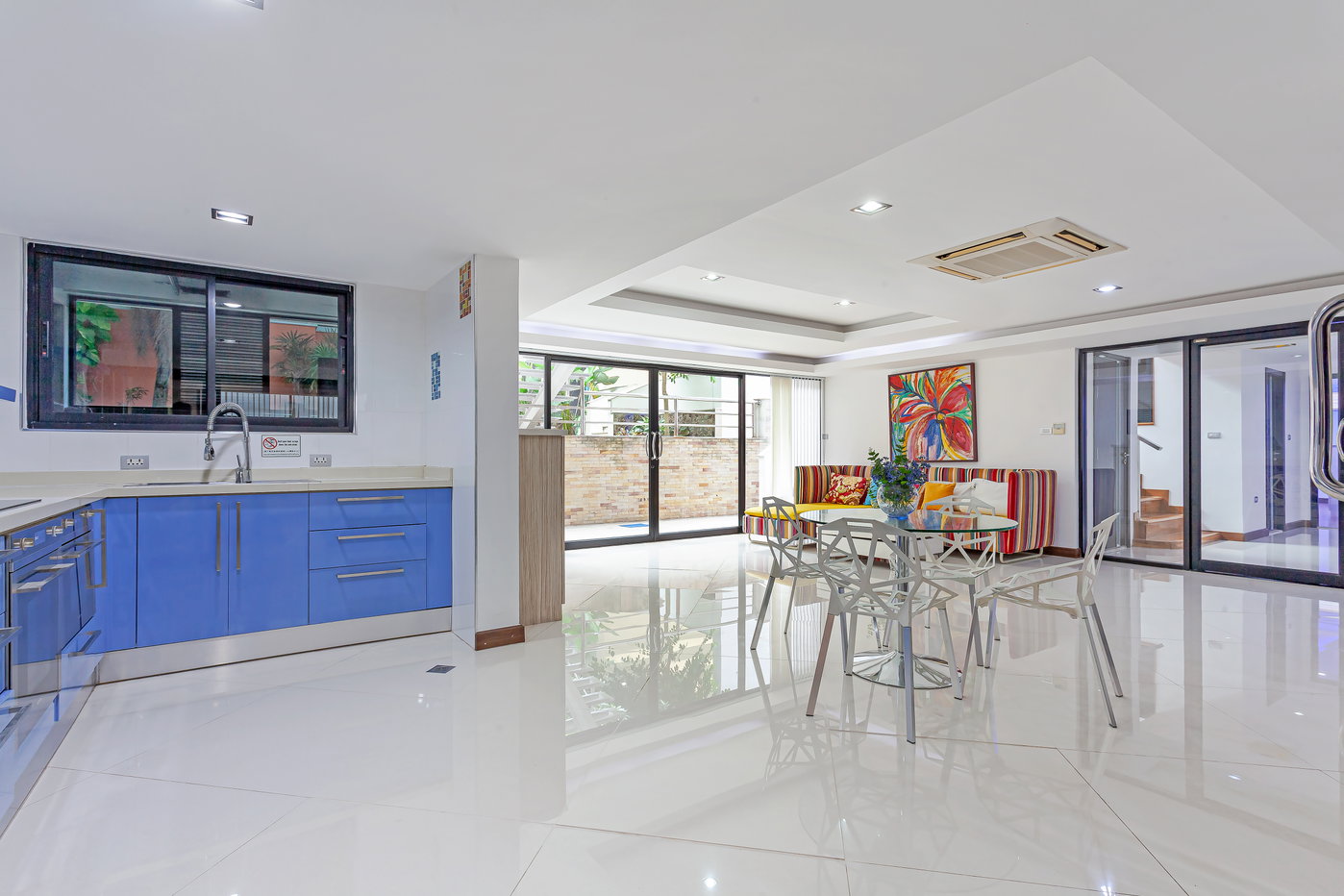 รูป Spacious Pool Villa for Sale Pratumnak Pattaya - รูปที่ 12/30