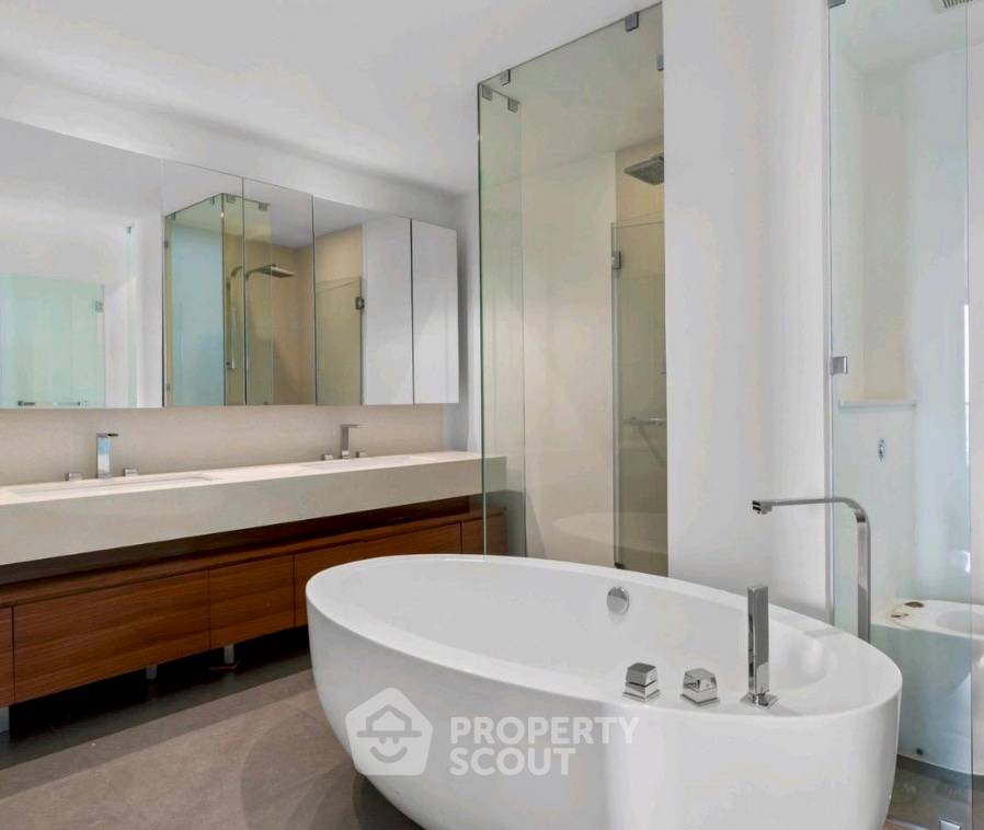 picture 4-BR 328 Sqm Condo At The River Condominium Near BTS Saphan Taksin (400m) (ID 3135228) - 4/13