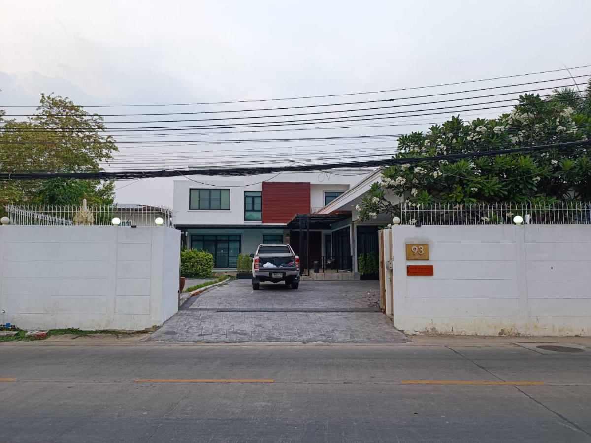 รูป SJD093 บ้านเดี่ยวหรู| รามอินทรา 5 บ้านเดี่ยวบนที่ดินขนาดใหญ่ 196 ตารางวา  - รูปที่ 1/8