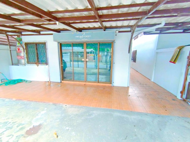 รูป ใกล้สำนักงานที่ดินประเวศ 899 ม.ให้เช่าบ้านทำออฟฟิศ กรุงเทพกรีฑา 4นอน 4น้ำ ใกล้โรงเรียนศรีพฤฒา 900 ม. ขนาด 50 ตร.ว. 250ตร.ม ติดป้ายได้ - รูปที่ 7/8