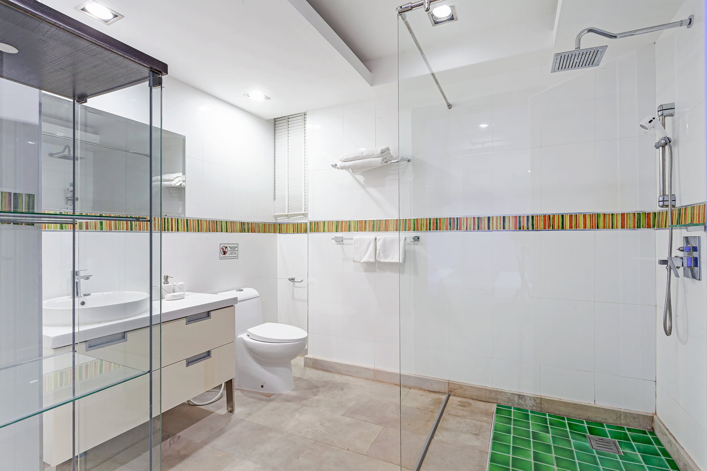 รูป Spacious Pool Villa for Sale Pratumnak Pattaya - รูปที่ 26/30