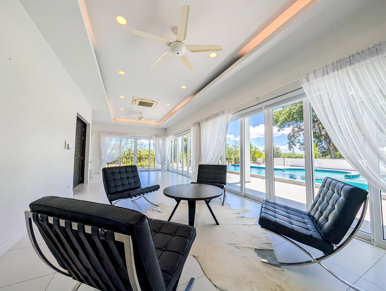 picture Luxury Golf Course View Pool Villa for Sale Huay Yai Pattaya - 13/31