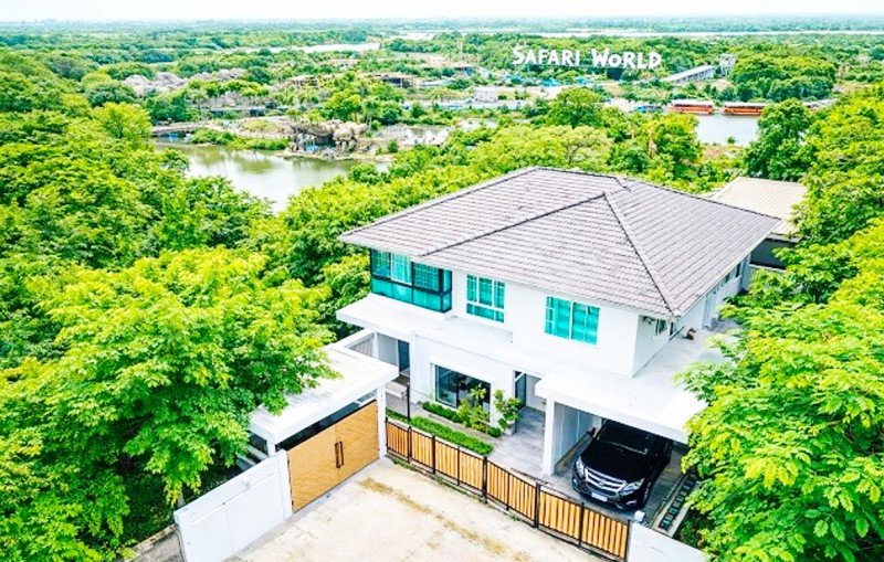 รูป ซาฟารีเวิลด์ 1.2 กม.  ใกล้รร.สาธิตพัฒนา 500 ม. 101ตร.ว. ปัญญาอินทรา บ้านเดี่ยว 2ชั้น 4-5นอน 3 น้ำ - รูปที่ 1/8