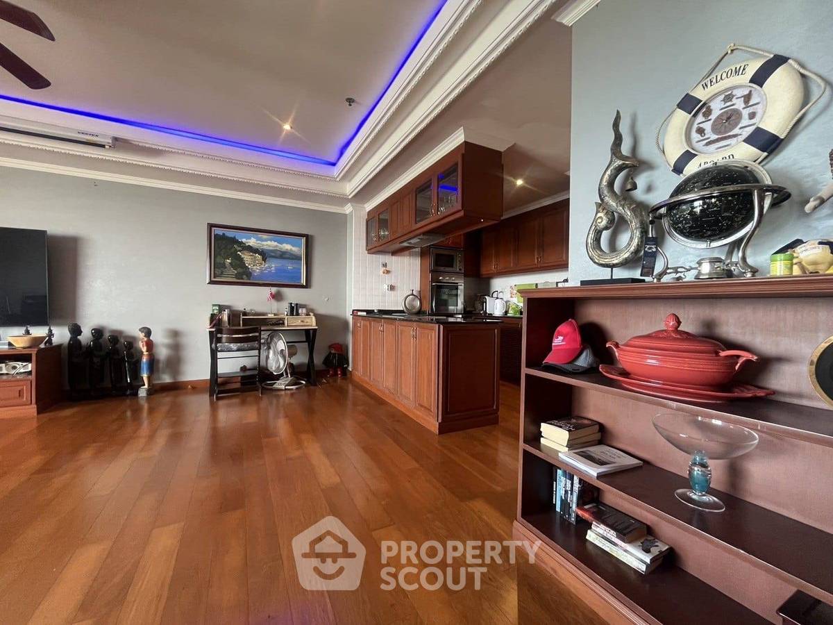 picture 2-BR Condo For Sale At View Talay 3, Pratumnak High-Floor 17 (ID 3139552) - 3/10