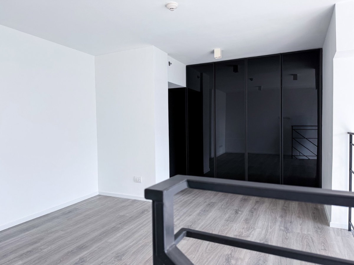 picture RARE FIND: 1BR DUPLEX @ THE LOFTS SILOM – ONLY 12MB - 6/31