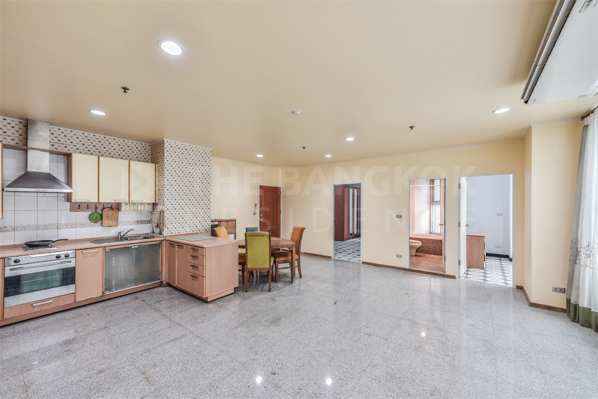 picture Sathorn House Unit Priced Below Market near BTS Surasak - 4/10