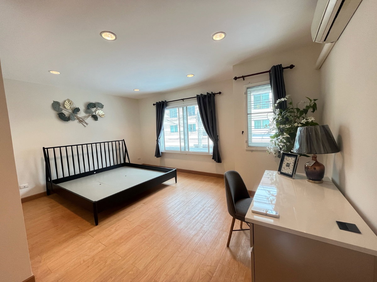 รูป 🏡✨ ให้เช่าทาวน์โฮม 3 ชั้น – แกรนดิตี้ สาธุประดิษฐ์ 2 บ้านหลังใหญ่ ทำเลใจกลางเมือง เดินทางสะดวก เหมาะสำหรับอยู่อาศัยหรือทำ Home Office - รูปที่ 5/16