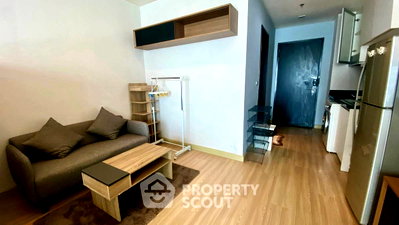 Condos for rent Big C Extra Rama 4 : Well-Priced 1-BR 37 Sqm Condo At Sky Walk Residences, 200m to BTS Phra Khanong (ID 2595751)