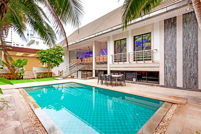 บ้านเดี่ยว บางละมุง ชลบุรี : Spacious Pool Villa for Sale Pratumnak Pattaya