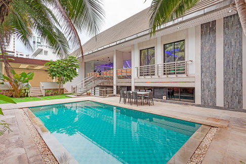 Spacious Pool Villa for Sale Pratumnak Pattaya