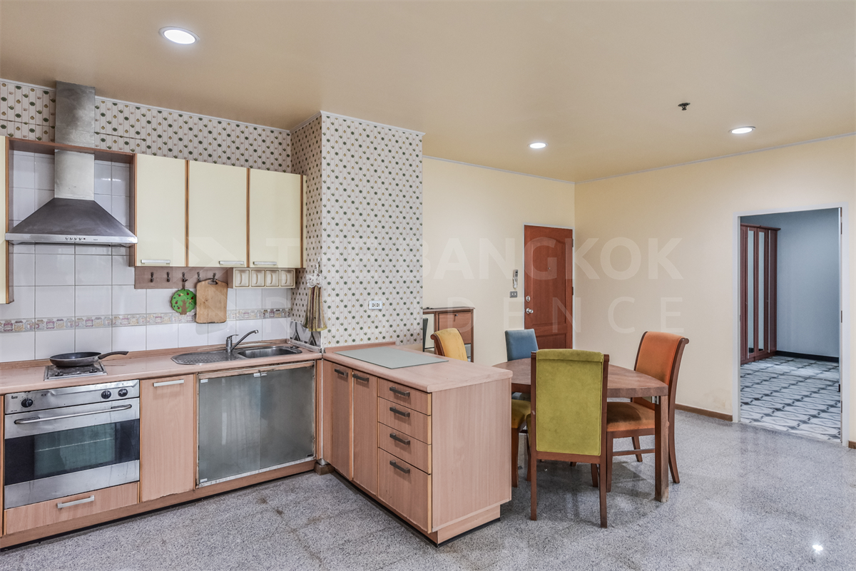 picture Sathorn House Unit Priced Below Market near BTS Surasak - 1/10