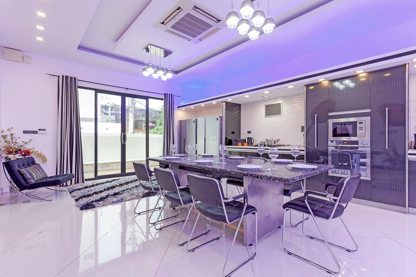 รูป Spacious Pool Villa for Sale Pratumnak Pattaya - รูปที่ 11/30