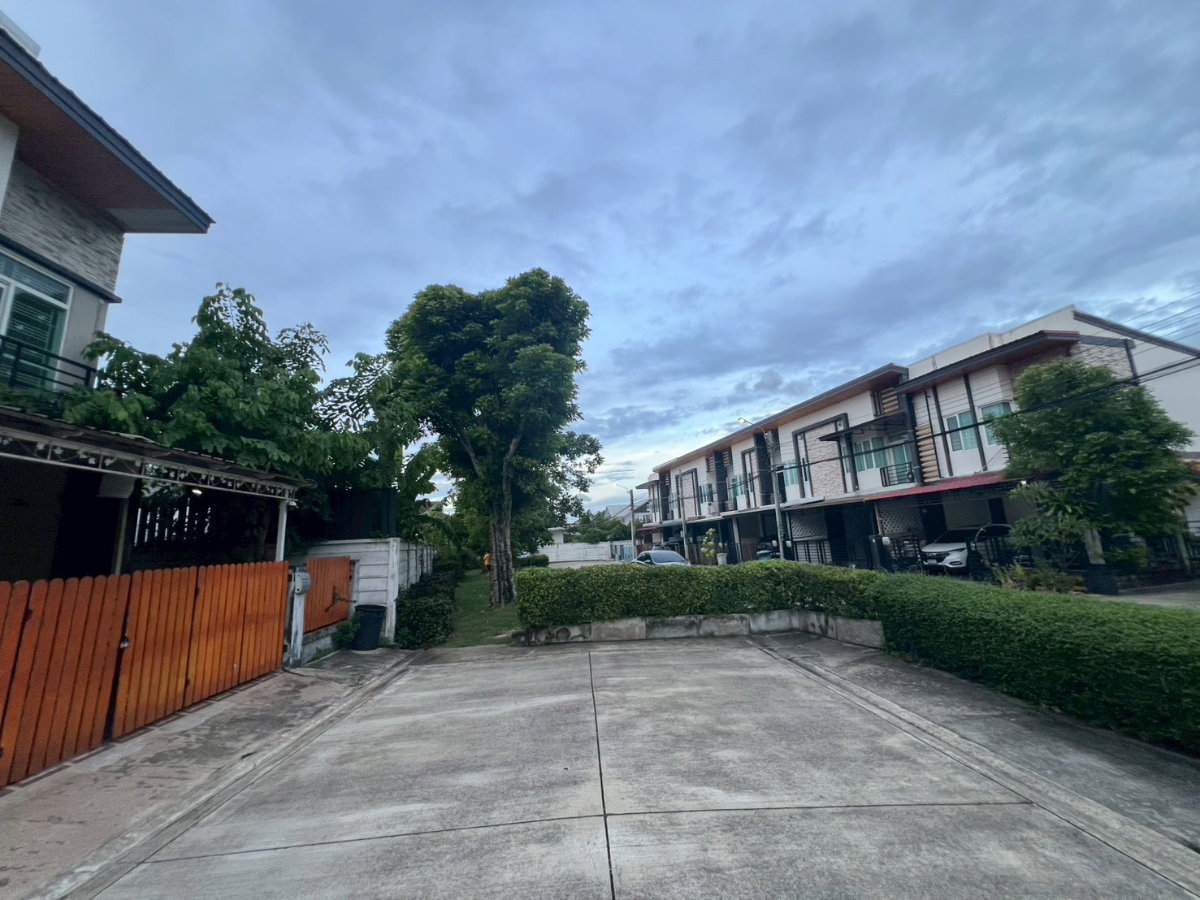 รูป ให้เช่า ขายทาวน์โฮม กัสโต้ พหลโยธิน 48 | 4 ห้องนอน เลี้ยงสัตว์ได้ พร้อมเข้าอยู่ ทำเลดี ใกล้ BTS สายหยุด - รูปที่ 17/18