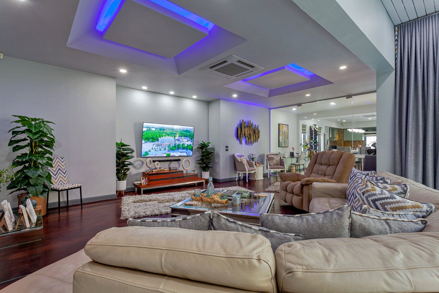 รูป Spacious Pool Villa for Sale Pratumnak Pattaya - รูปที่ 6/30