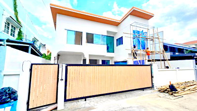 Houses for sale Wang Thonglang : H0820, Detached House for Sale 5Br, Lat Phrao.