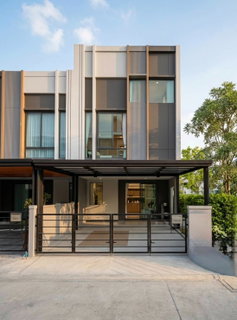 รูปภาพ RFF060🏡ให้เช่าทาวน์โฮมหลังมุม Pleno สุขุมวิท–บางนา 4 🌿บ้านใหม่ ไม่เคยเข้าอยู่! พร้อมสวนส่วนตัว ใกล้ MEGA Bangna✨
