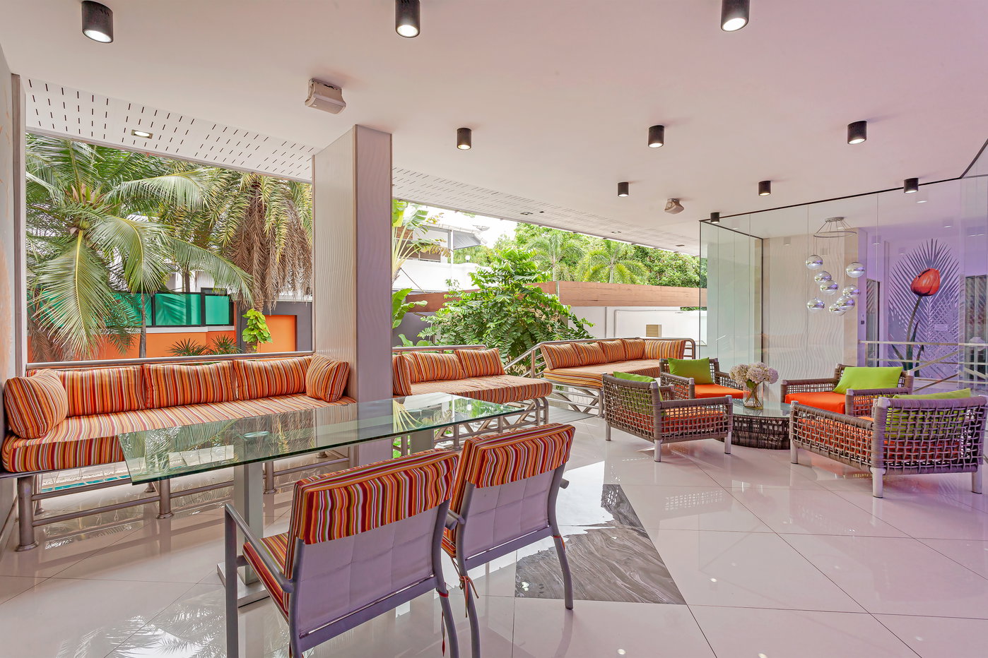 รูป Spacious Pool Villa for Sale Pratumnak Pattaya - รูปที่ 4/30