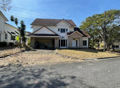 🔥 House for Sale at Eastwood Village, Sriracha – Peaceful Residential Community