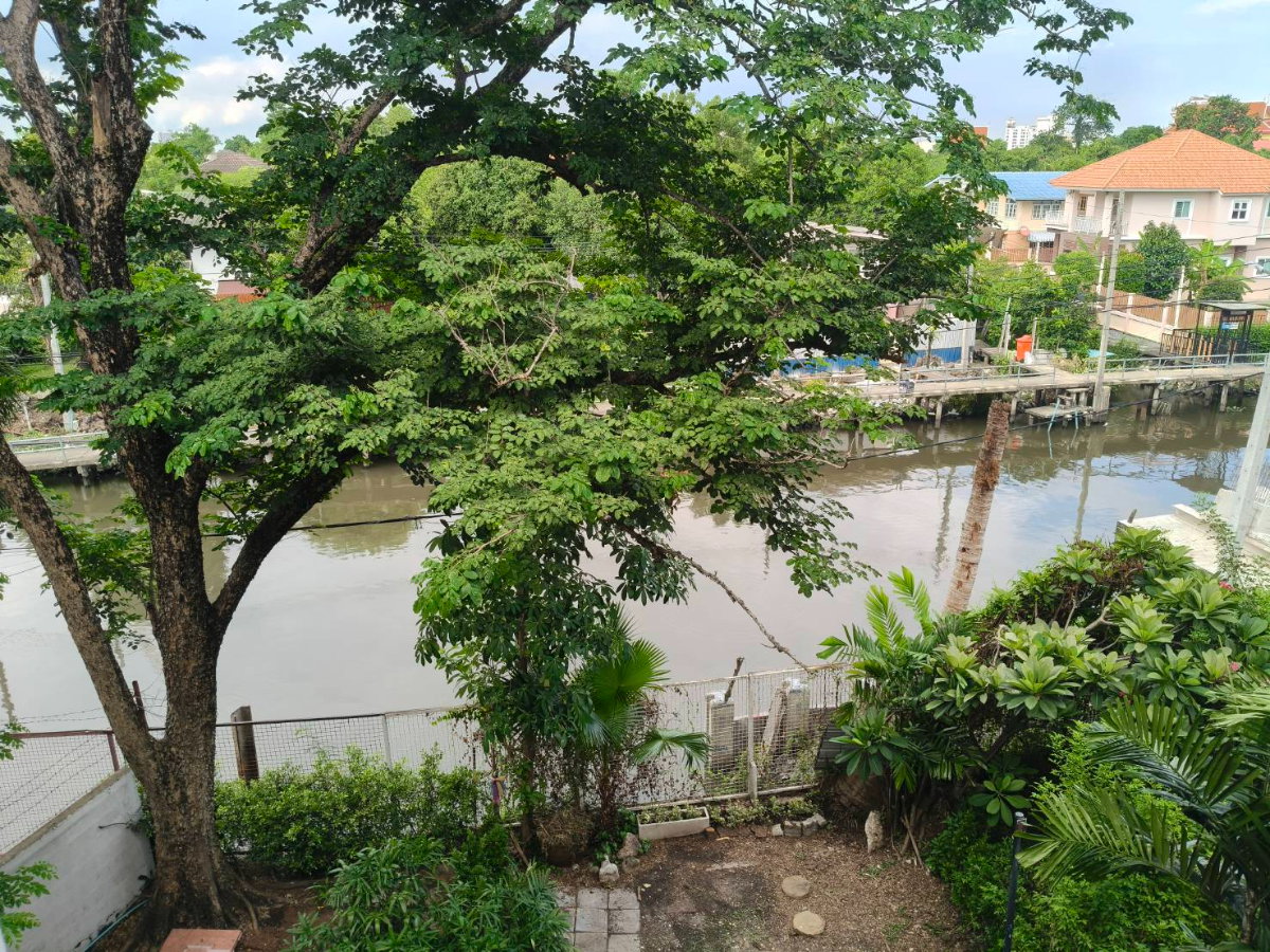รูป คุ้มสุด ขายบ้านริมน้ำ สุขุมวิท77 ที่ดิน28ตร.ว อ่อนนุช21 บ้านสวยร่มรื่นใจกลางเมือง ใกล้ Makroอ่อนนุช 700ม. รถไฟฟ้าBTS เข้าออกได้ศรีนครินทร์ พัฒนาการ - รูปที่ 12/18