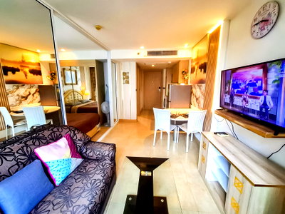 Condos for sale : Pool View Condo for Sale The Cliff Condominium Pratumnak