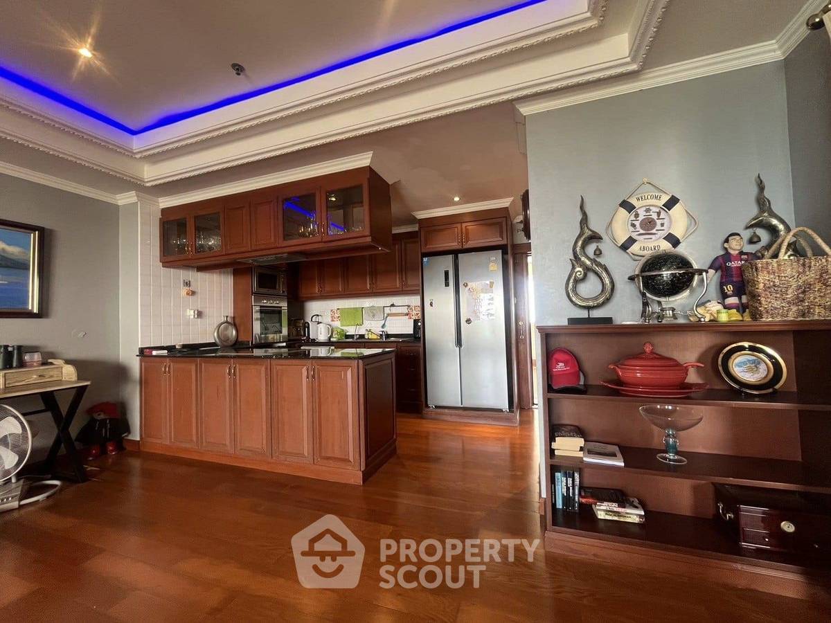 picture 2-BR Condo For Sale At View Talay 3, Pratumnak High-Floor 17 (ID 3139552) - 2/10