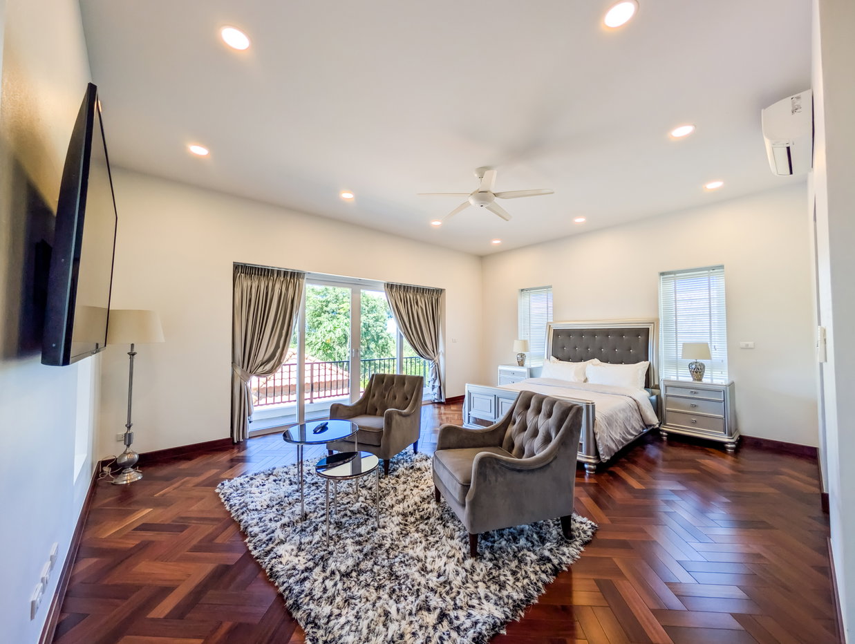 picture Luxury Golf Course View Pool Villa for Sale Huay Yai Pattaya - 16/31