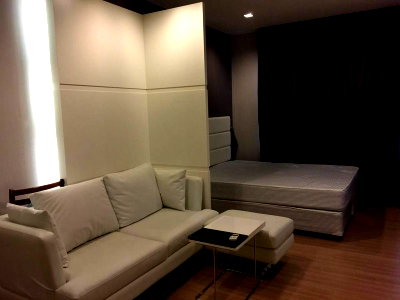 ขายคอนโด : Sathorn-Riverfront Living: 1BR at Urbano Absolute – Only 4.11MB