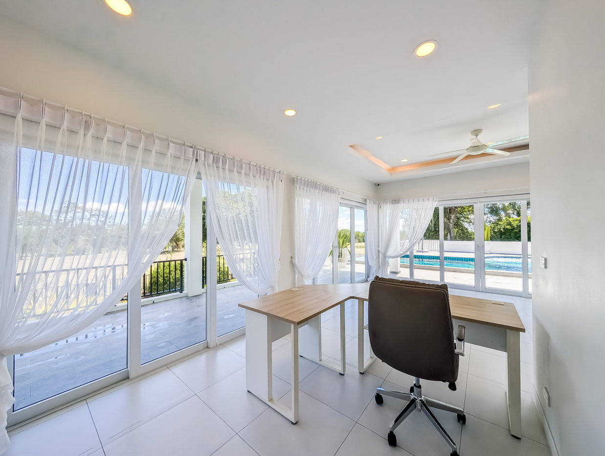 picture Luxury Golf Course View Pool Villa for Rent Huay Yai Pattaya - 14/31