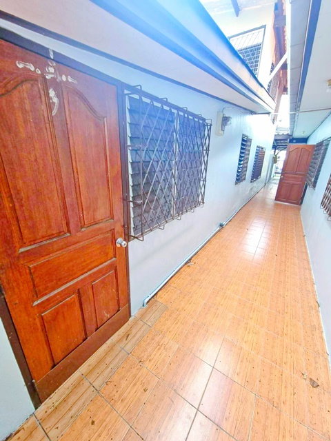 รูป ใกล้สำนักงานที่ดินประเวศ 899 ม.ให้เช่าบ้านทำออฟฟิศ กรุงเทพกรีฑา 4นอน 4น้ำ ใกล้โรงเรียนศรีพฤฒา 900 ม. ขนาด 50 ตร.ว. 250ตร.ม ติดป้ายได้ - รูปที่ 6/8