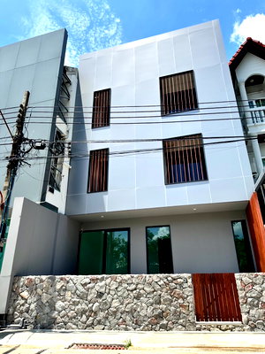 เช่าโฮมออฟฟิศ ซอยอ่อนนุช (สุขุมวิท 77) : 🏢✨ ให้เช่าโฮมออฟฟิศ 3 ชั้น พร้อมอยู่ ย่านอ่อนนุช–ลาดกระบัง 📍 ซอยอ่อนนุช 88/4 ทำเลดี ห่างถนนเพียง 100 เมตร