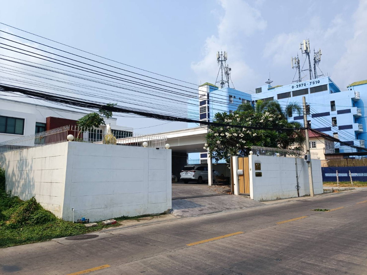 รูป SJD093 บ้านเดี่ยวหรู| รามอินทรา 5 บ้านเดี่ยวบนที่ดินขนาดใหญ่ 196 ตารางวา  - รูปที่ 2/8