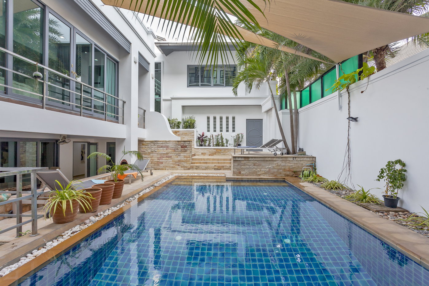 รูป Spacious Pool Villa for Sale Pratumnak Pattaya - รูปที่ 2/30