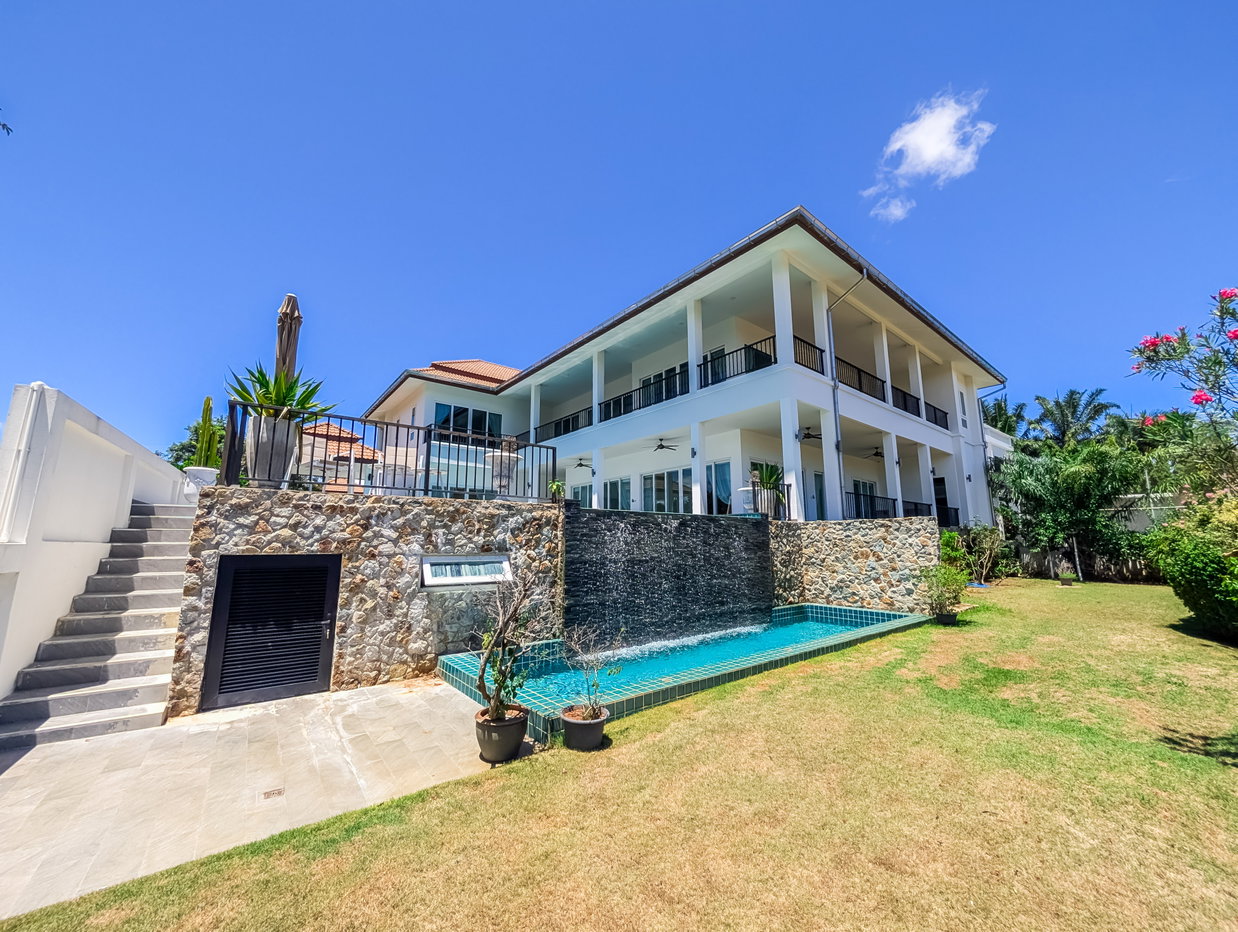 picture Luxury Golf Course View Pool Villa for Sale Huay Yai Pattaya - 29/31