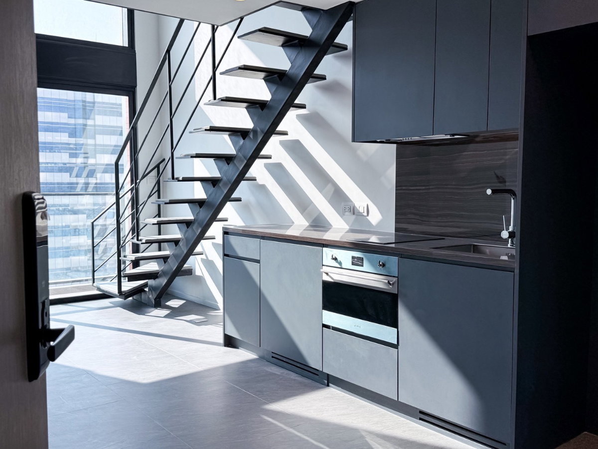 picture RARE FIND: 1BR DUPLEX @ THE LOFTS SILOM – ONLY 12MB - 9/31